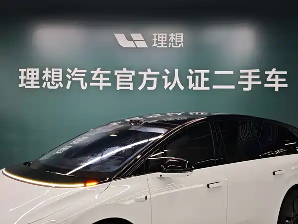 Li Auto i8 2025