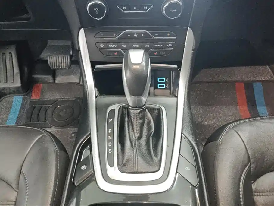 Ford Edge 2019 — фото 16
