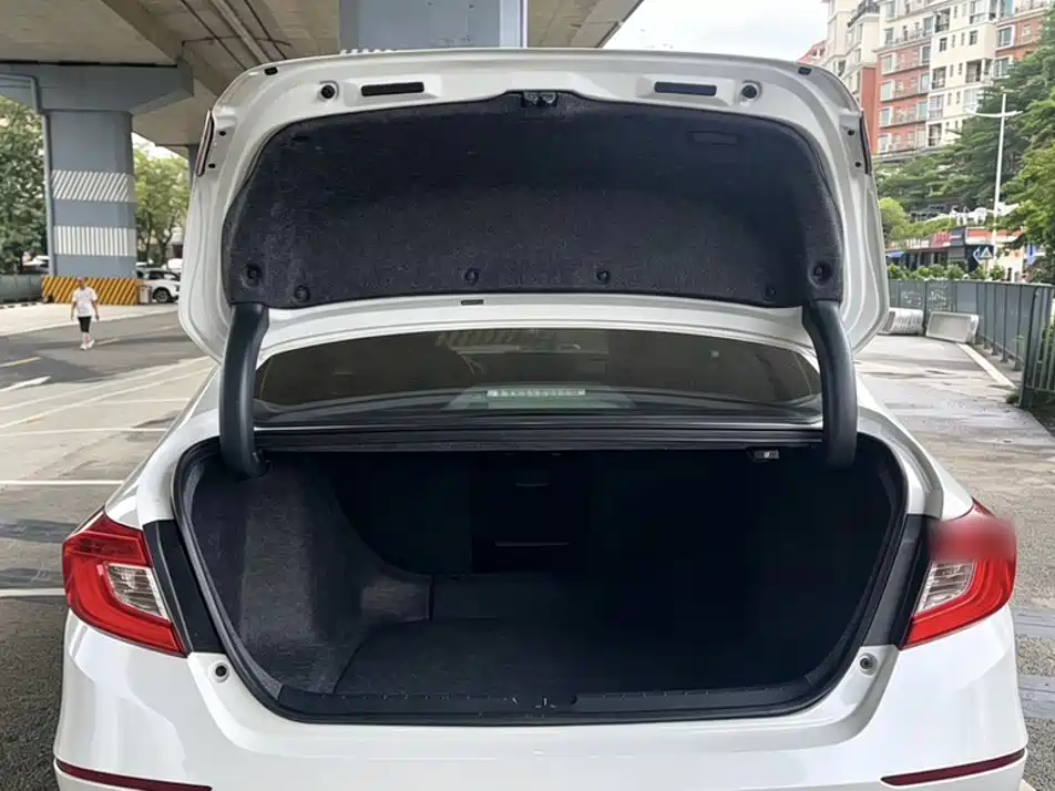 Honda Accord 2020 — фото 19