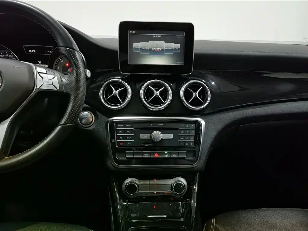 Mercedes-Benz GLA 2016 — фото 12