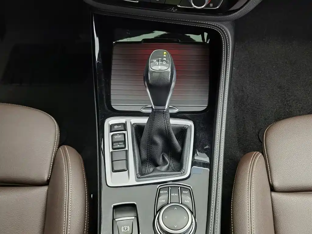 BMW 1 Series 2019 — фото 13