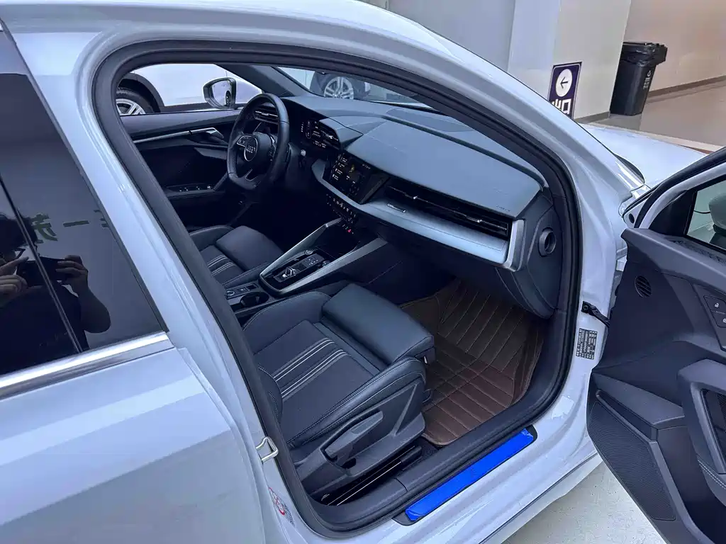 Audi A3 2023 — фото 10