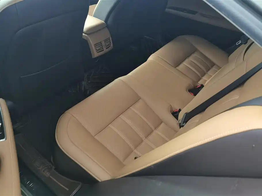 Lexus ES 2017 — фото 11
