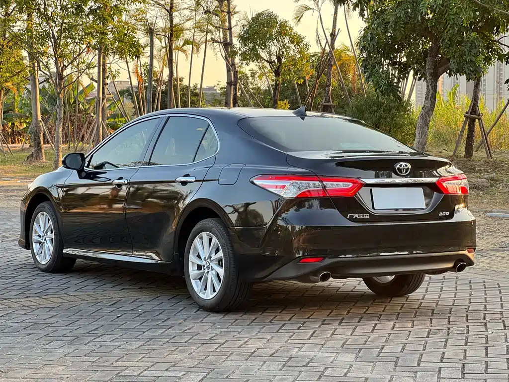 Toyota Camry 2023 — фото 8