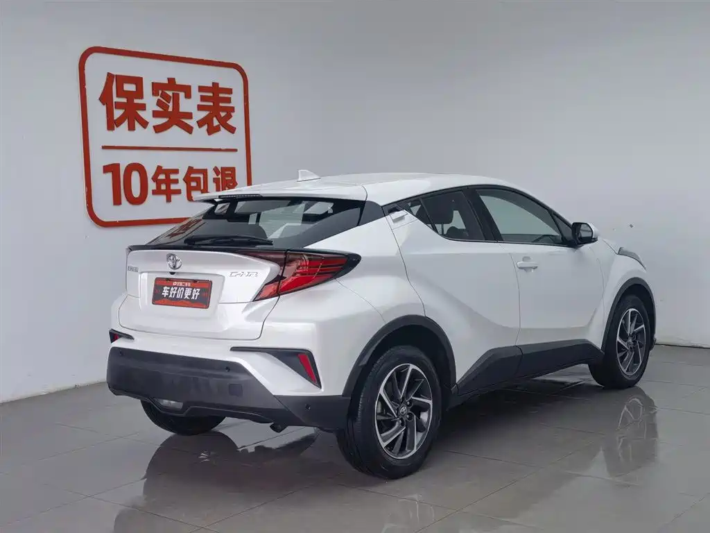 Toyota C-HR 2023 — фото 2