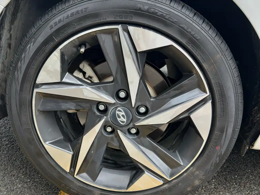 Hyundai Elantra 2023 — фото 19
