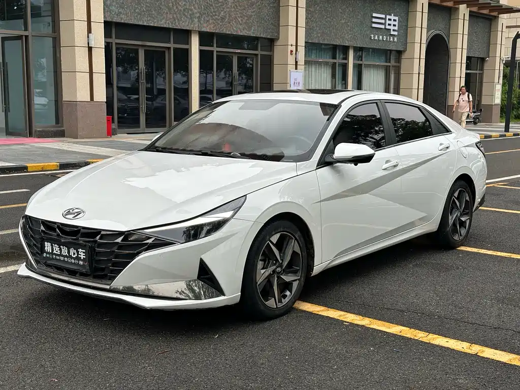 Hyundai Elantra 2023 — фото 1