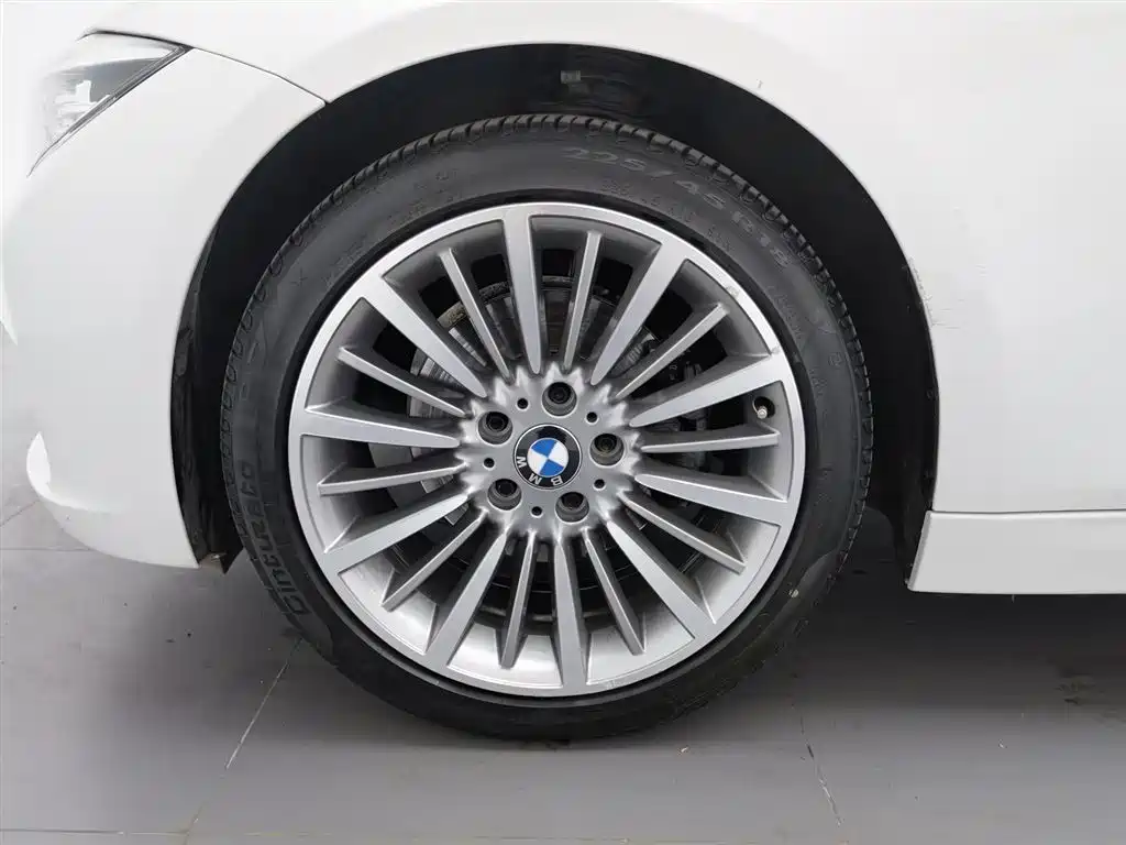BMW 3 Series 2019 — фото 17
