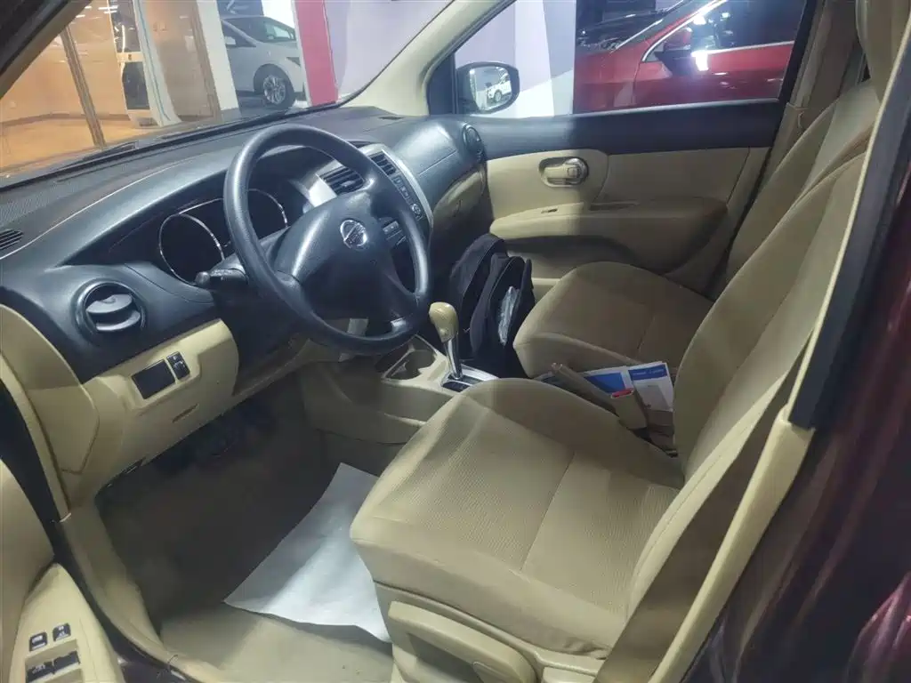 Nissan Livina 2015 — фото 15