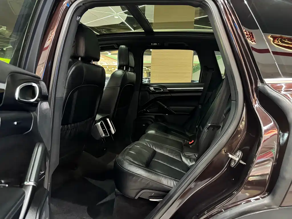 Porsche Cayenne 2016 — фото 11