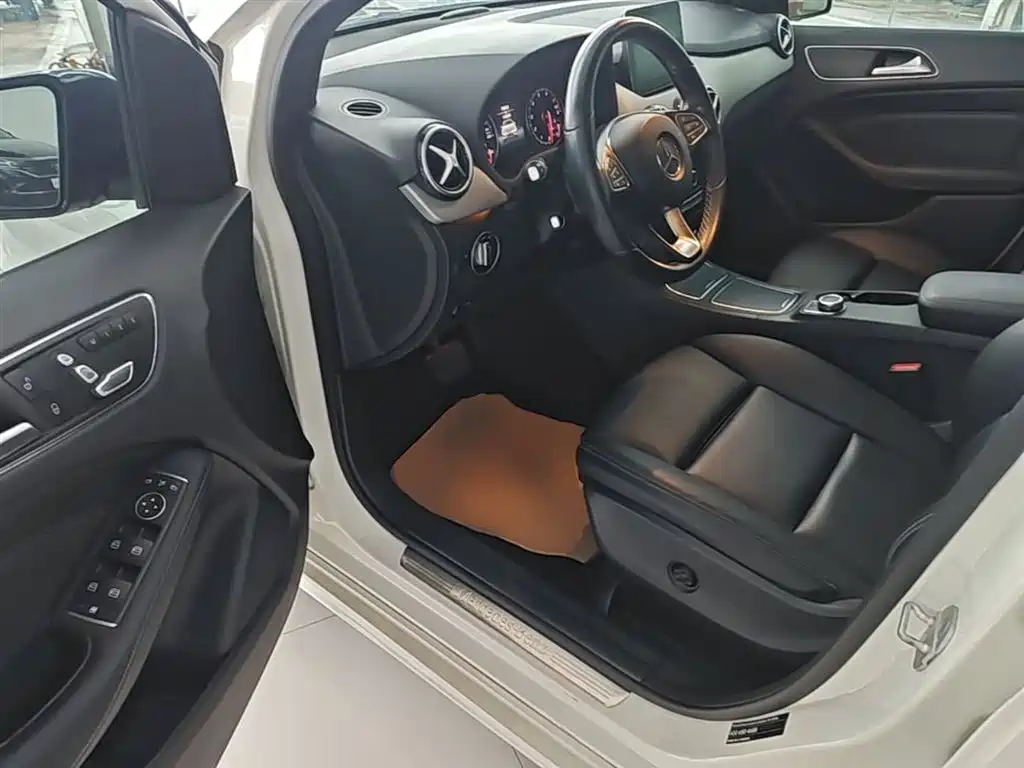 Mercedes-Benz B-Class 2017 — фото 16