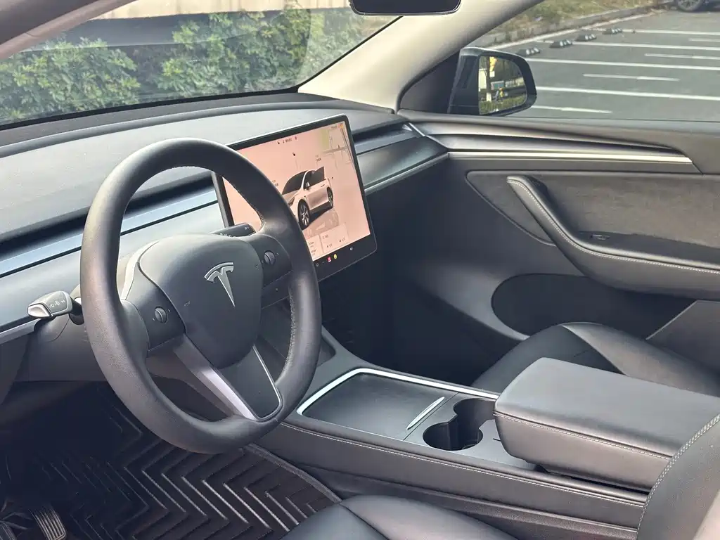 Tesla Model Y 2022 — фото 9