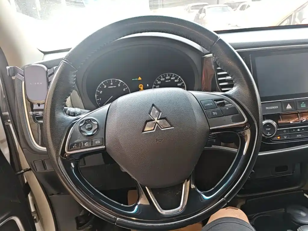 Mitsubishi Outlander 2019 — фото 11