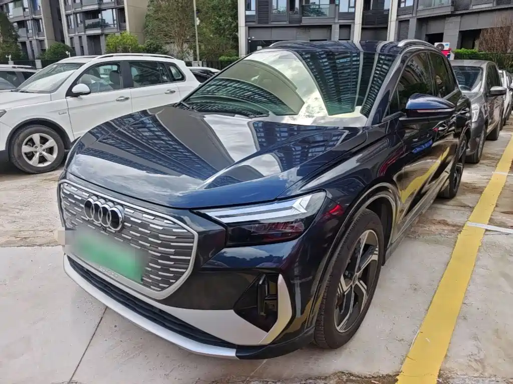 Audi Q4 E-Tron 2023 — фото 1