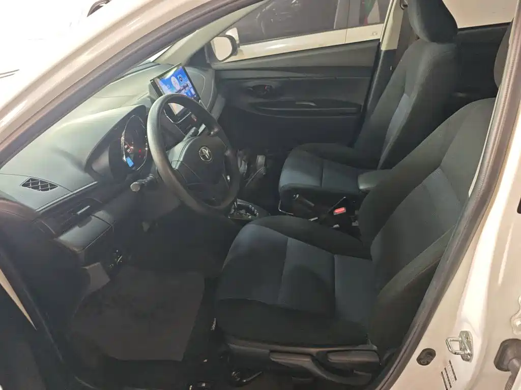 Toyota Yaris L 2021 — фото 11