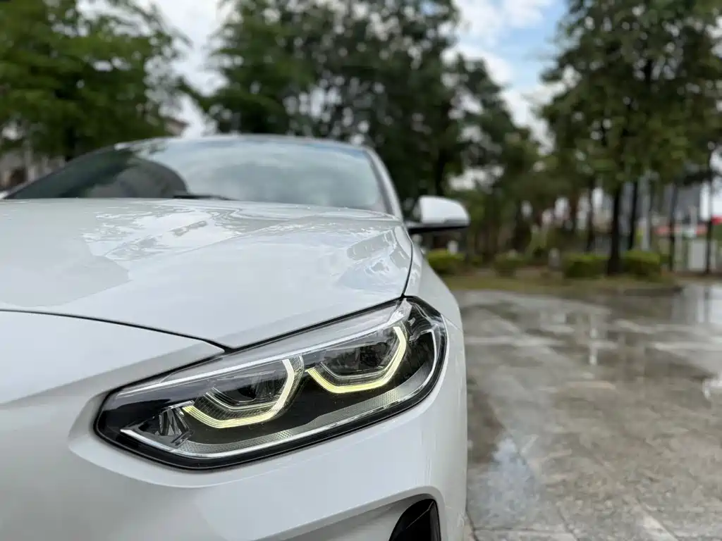 BMW 1 Series 2019 — фото 16