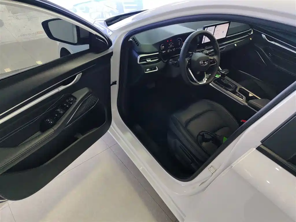 Geely Emgrand 2023 — фото 12
