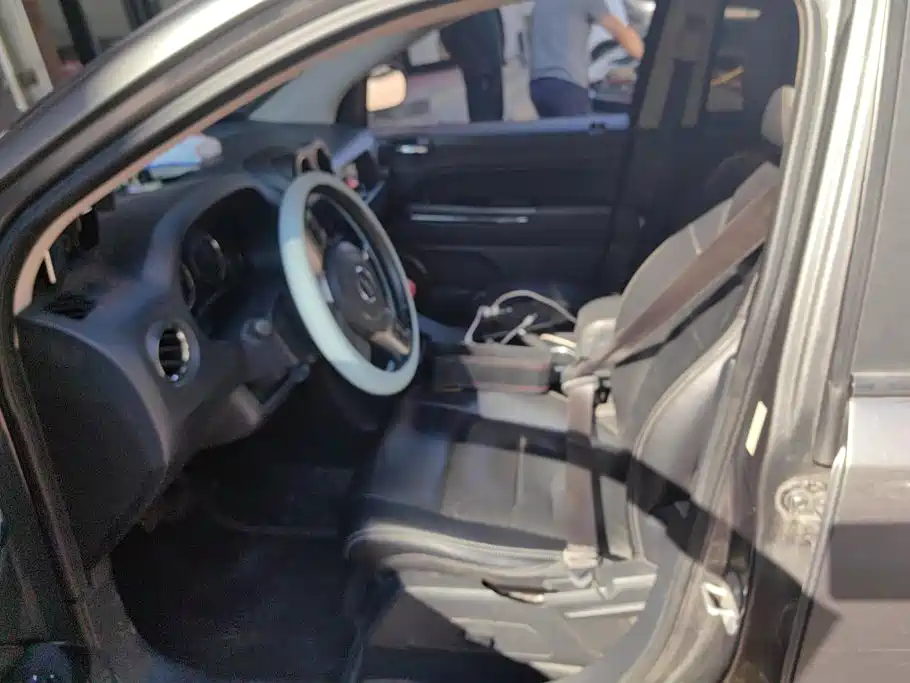 Jeep Compass 2012 — фото 8