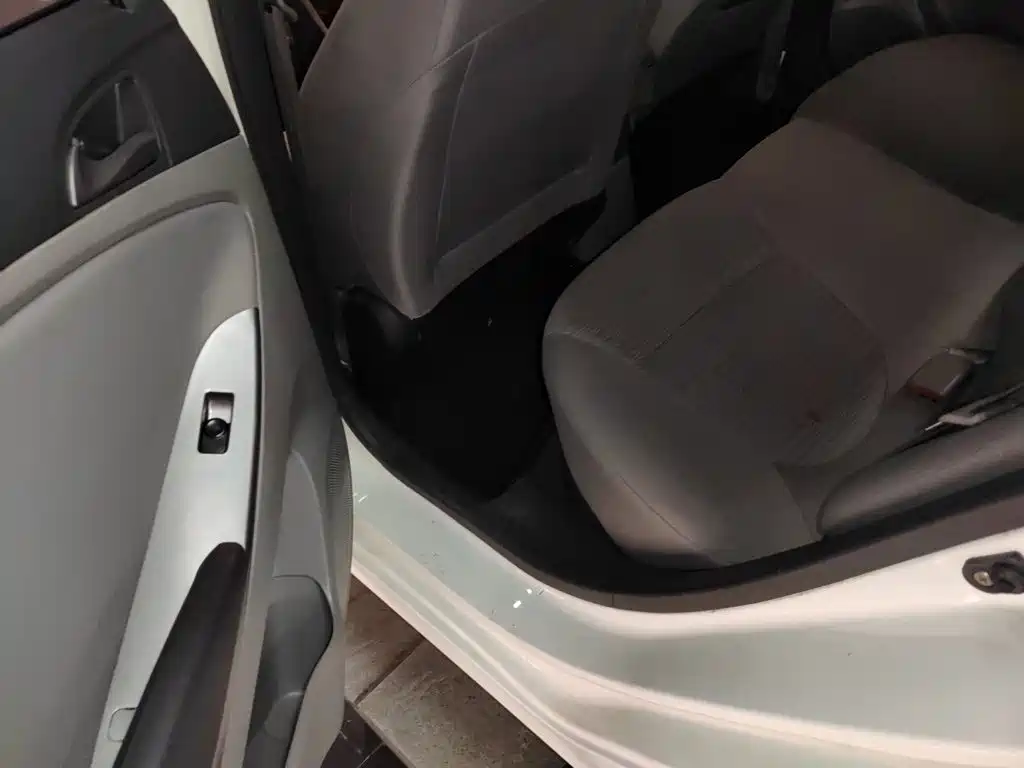 Hyundai Verna 2015 — фото 17