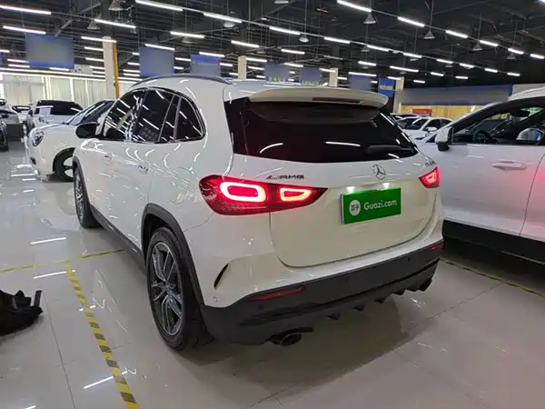 Mercedes-Benz GLA AMG 2021
