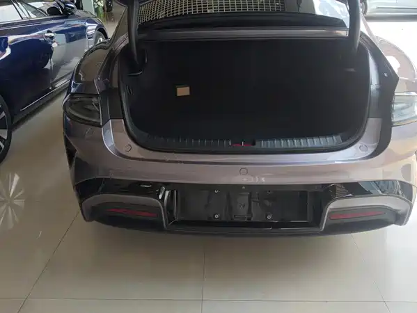 Xiaomi SU7 2025