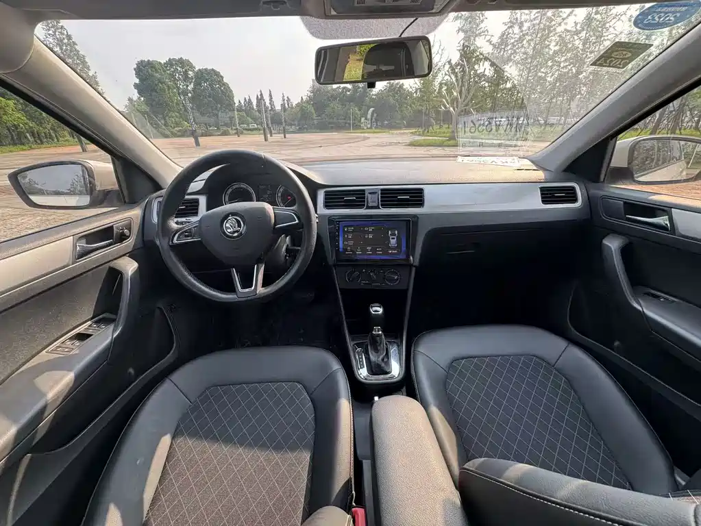 Skoda Rapid 2018 — фото 12