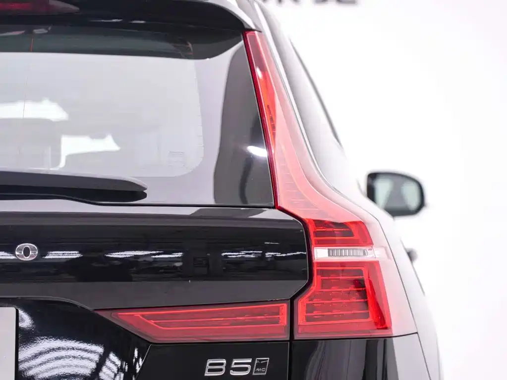 Volvo XC60 2021 — фото 16