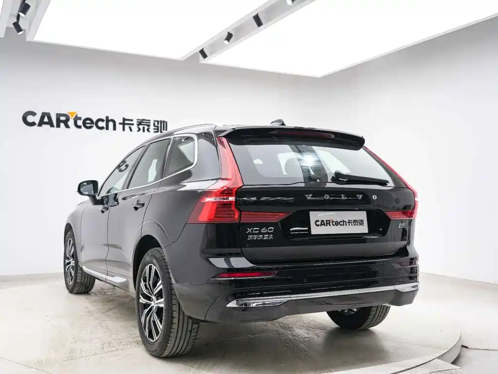 Volvo XC60 2021 — фото 19