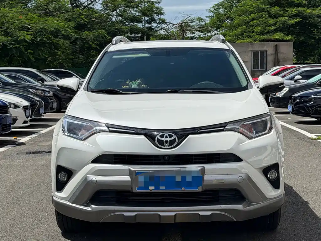Toyota RAV4 2018 — фото 2