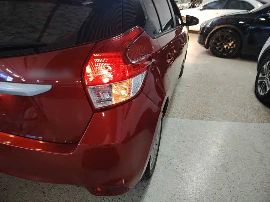 Toyota Yaris L 2015 — фото 8