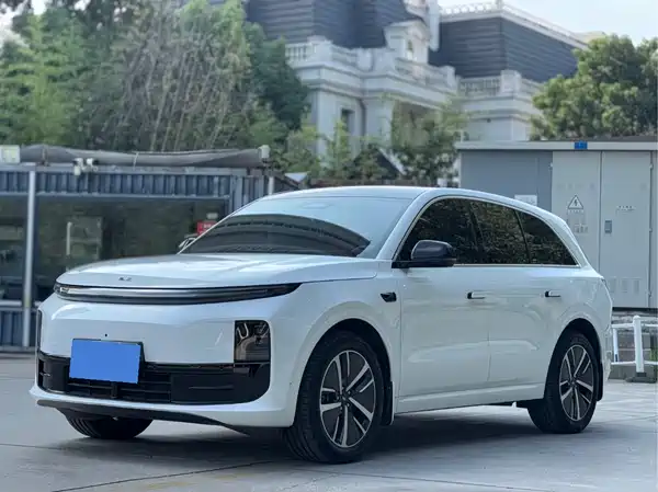 Li Auto L6 2025