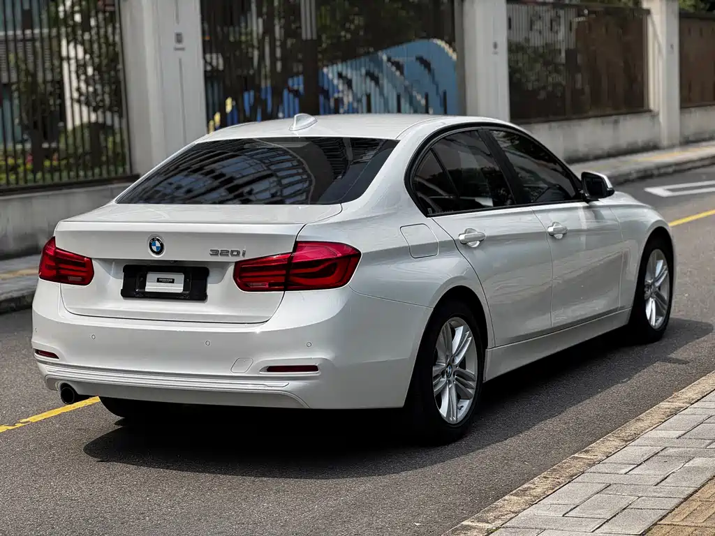 BMW 3 Series 2016 — фото 9