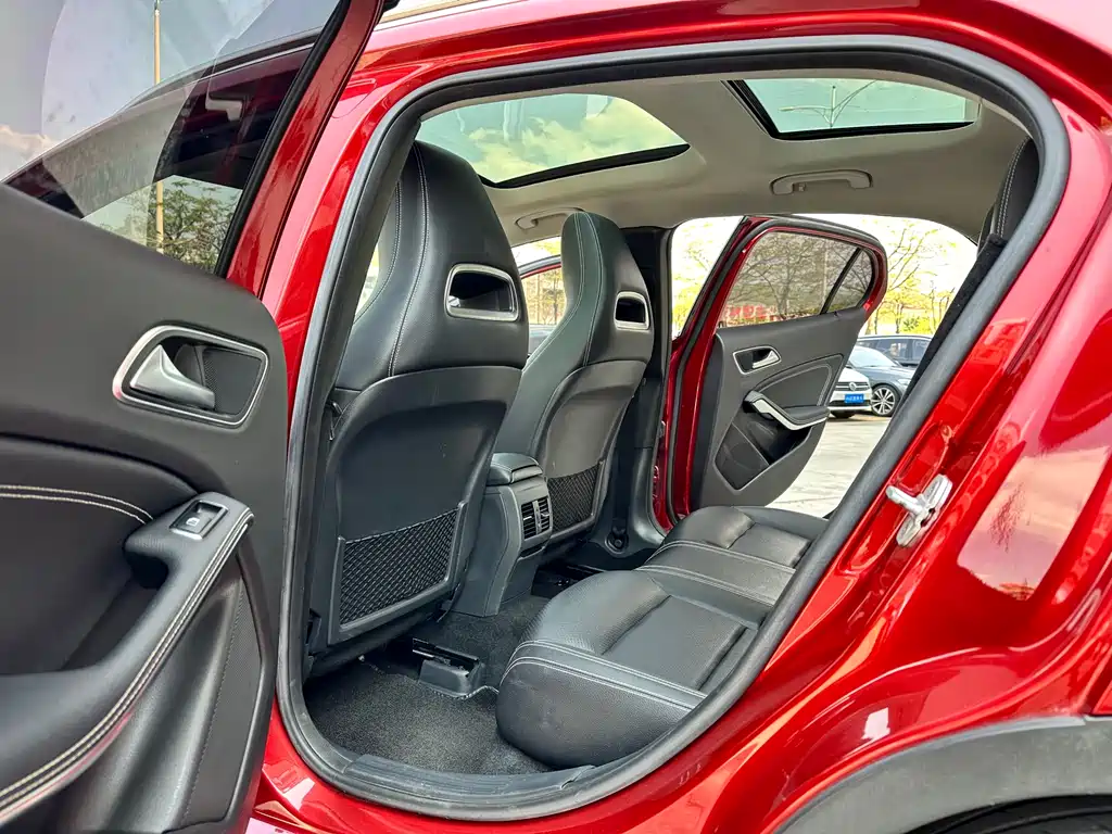 Mercedes-Benz GLA 2018 — фото 11