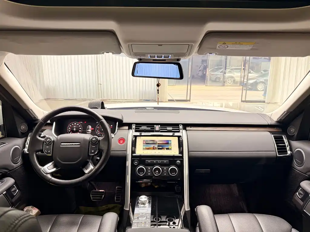 Land Rover Discovery 2018 — фото 10