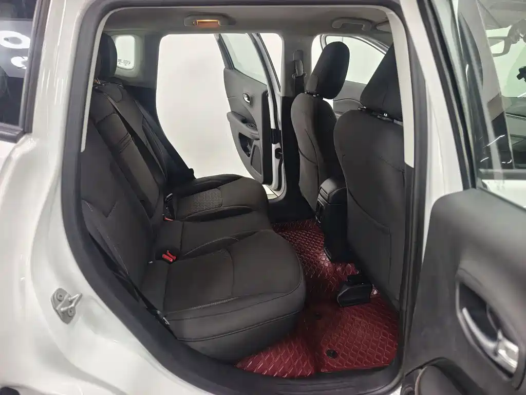 Jeep Compass 2017 — фото 15