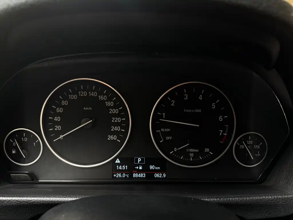 BMW 3 Series 2016 — фото 18