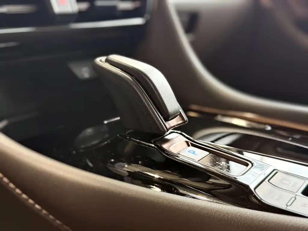 Toyota Alphard 2023 — фото 9