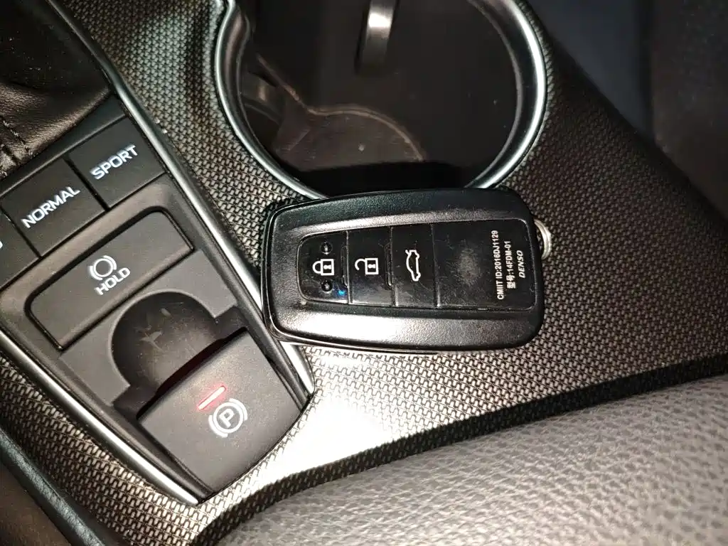 Toyota Camry 2022 — фото 17
