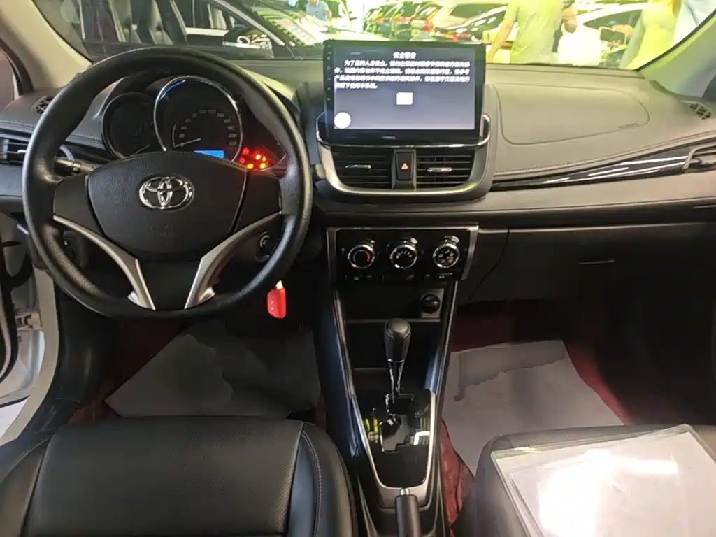 Toyota Yaris L 2020 — фото 10