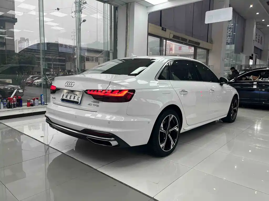 Audi A4L 2021 — фото 7