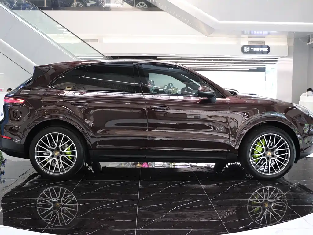 Porsche Cayenne Hybrid 2021 — фото 8
