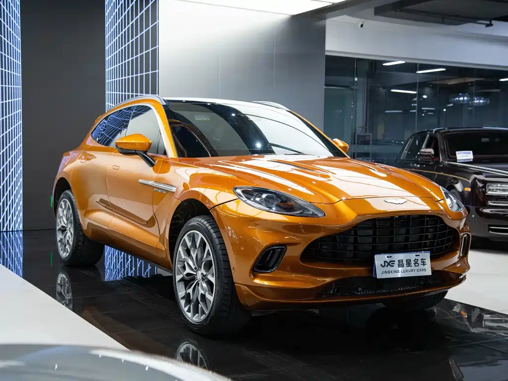 Aston Martin DBX 2022 — фото 3