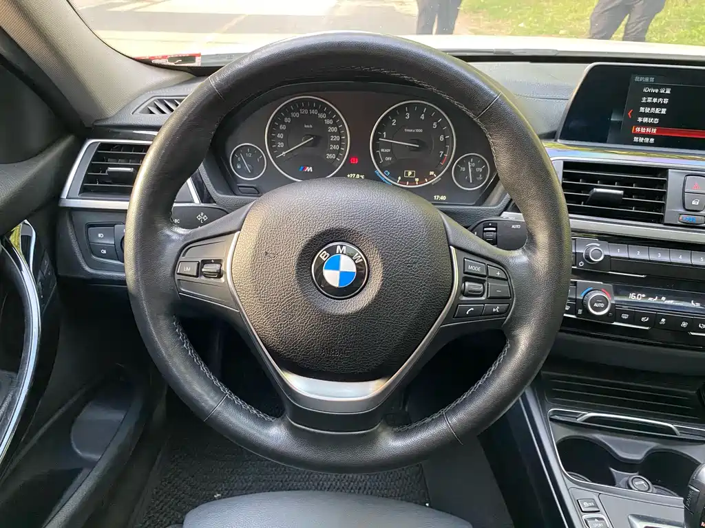 BMW 3 Series 2018 — фото 15