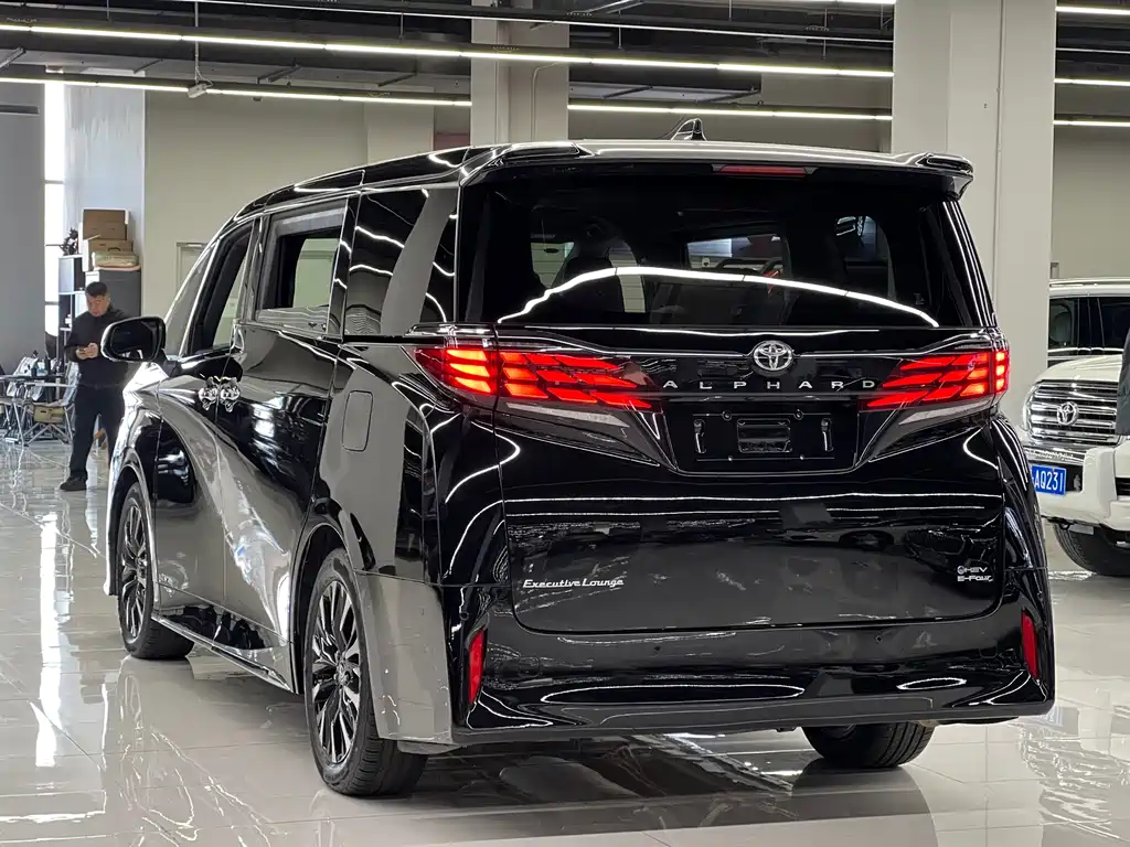 Toyota Alphard 2025 — фото 6
