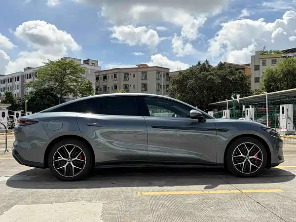 BYD Han L 2025