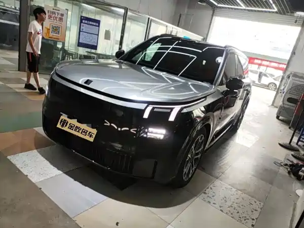 Lynk & Co 900 2025