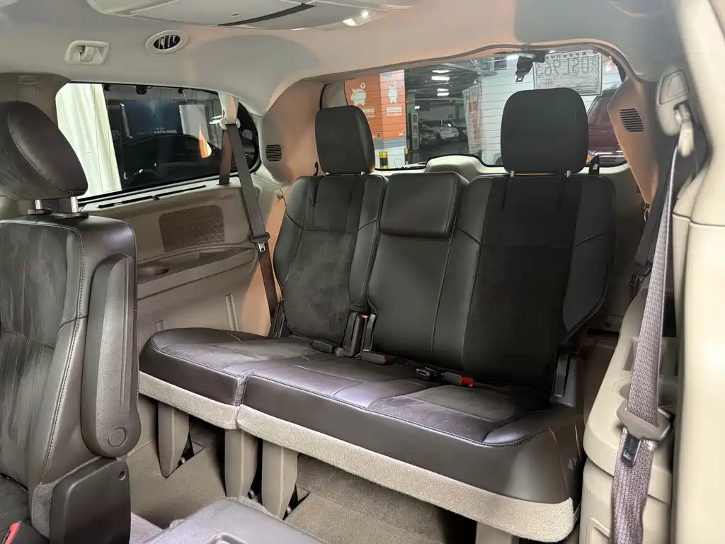 Chrysler Grand Voyager 2018 — фото 10