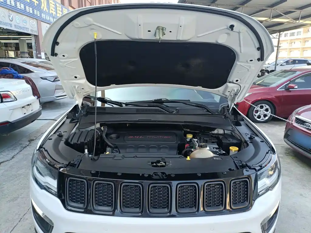 Jeep Compass 2017 — фото 24