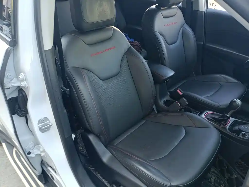 Jeep Compass 2017 — фото 11