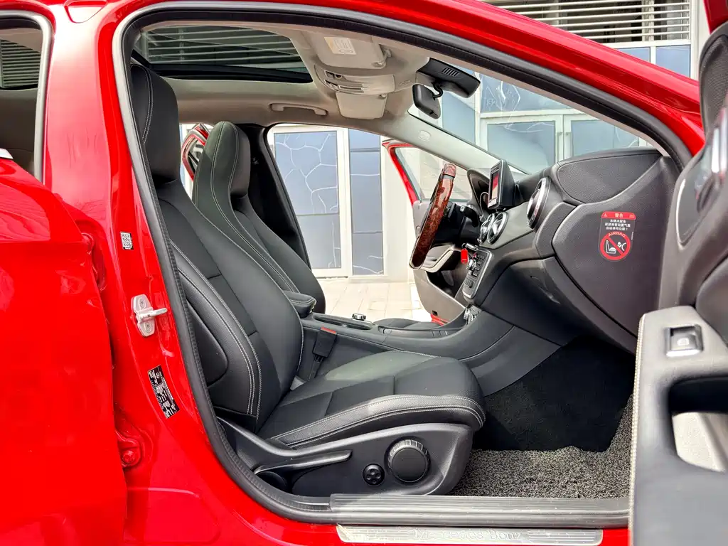 Mercedes-Benz GLA 2015 — фото 10